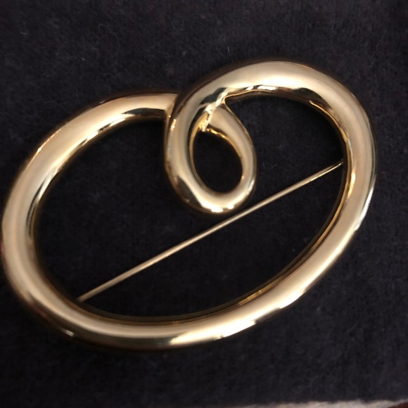 Vintage Monet Gold Tone Brooch - Picture 2 of 4